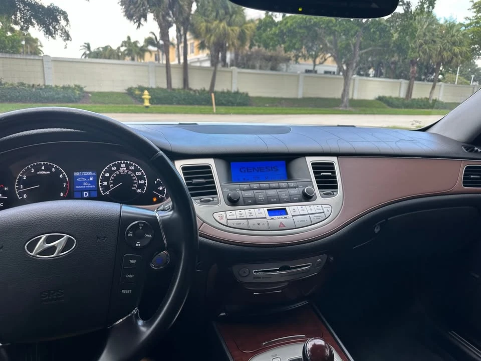 2011 Hyundai Genesis - Image 13 of 17