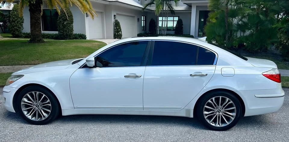 2011 Hyundai Genesis - Image 2 of 17