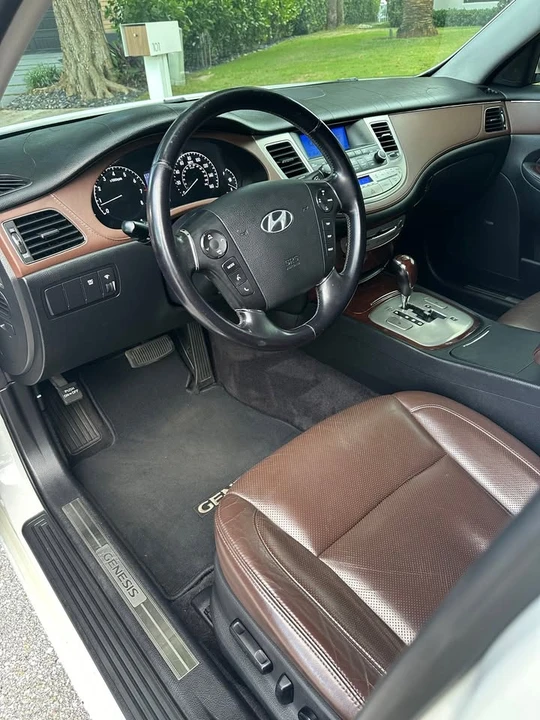 2011 Hyundai Genesis - Image 11 of 17