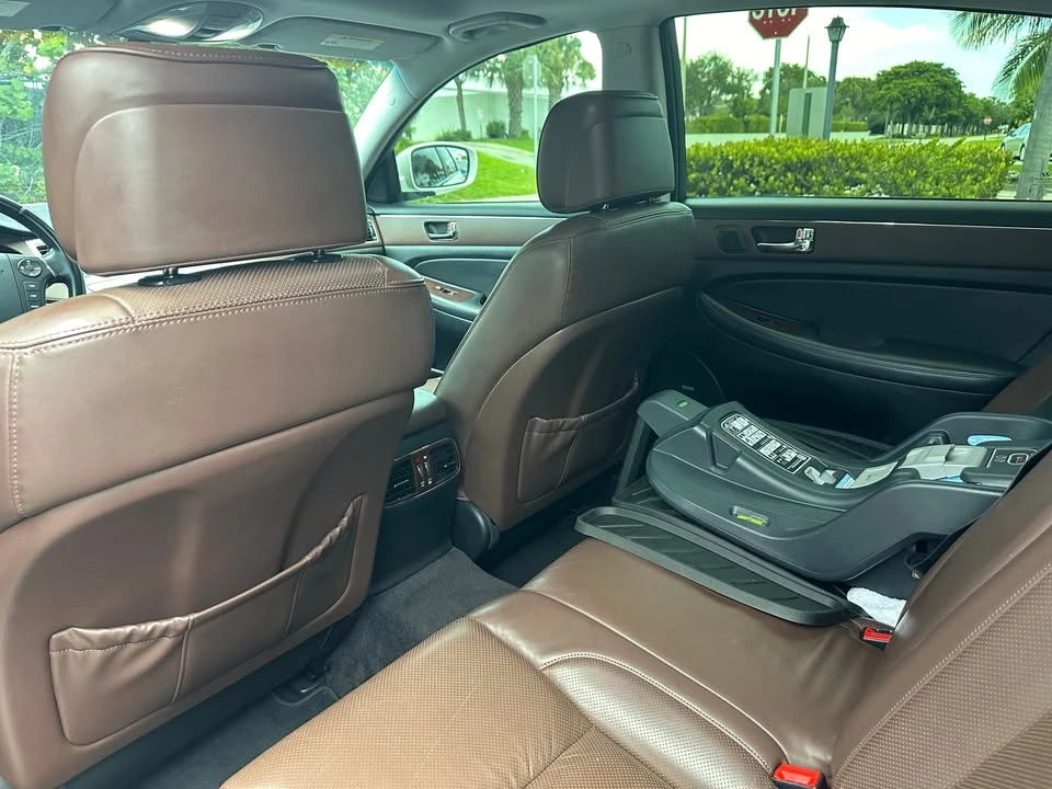 2011 Hyundai Genesis - Image 14 of 17