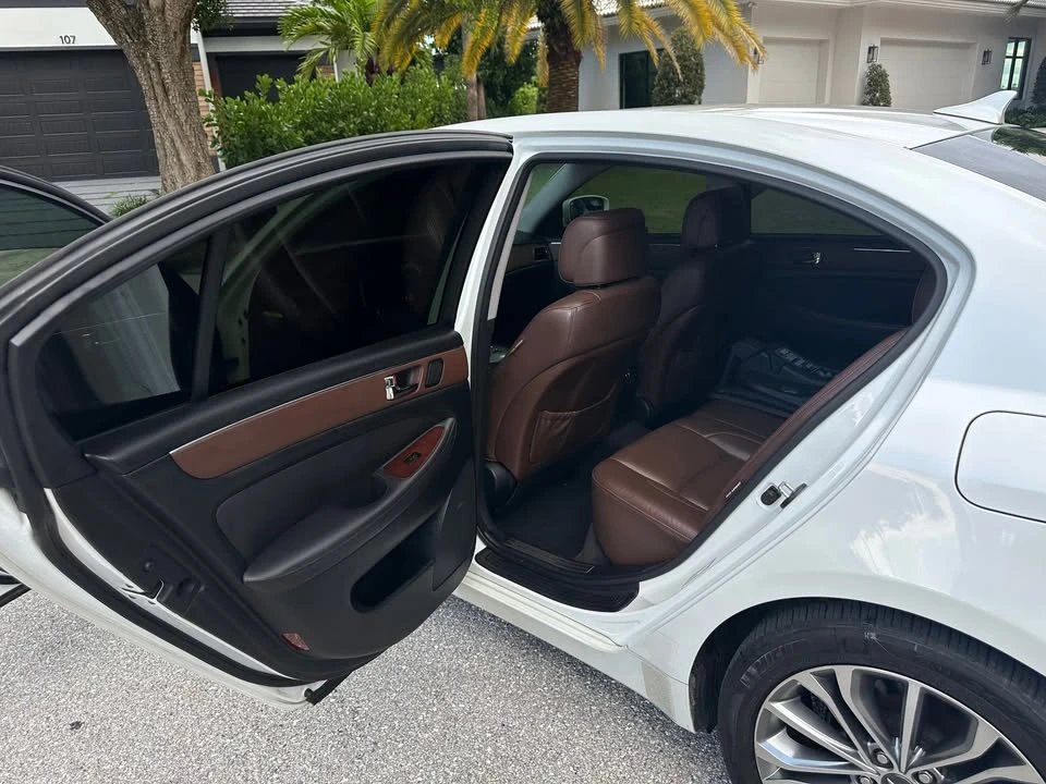 2011 Hyundai Genesis - Image 8 of 17
