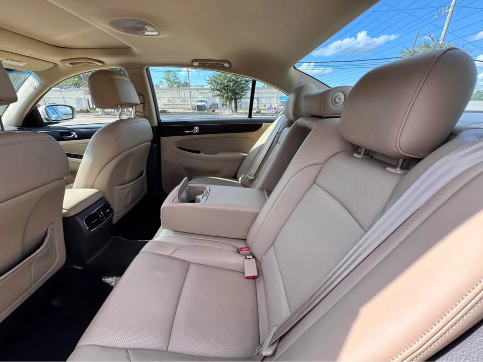 2011 Hyundai Genesis - Image 13 of 20