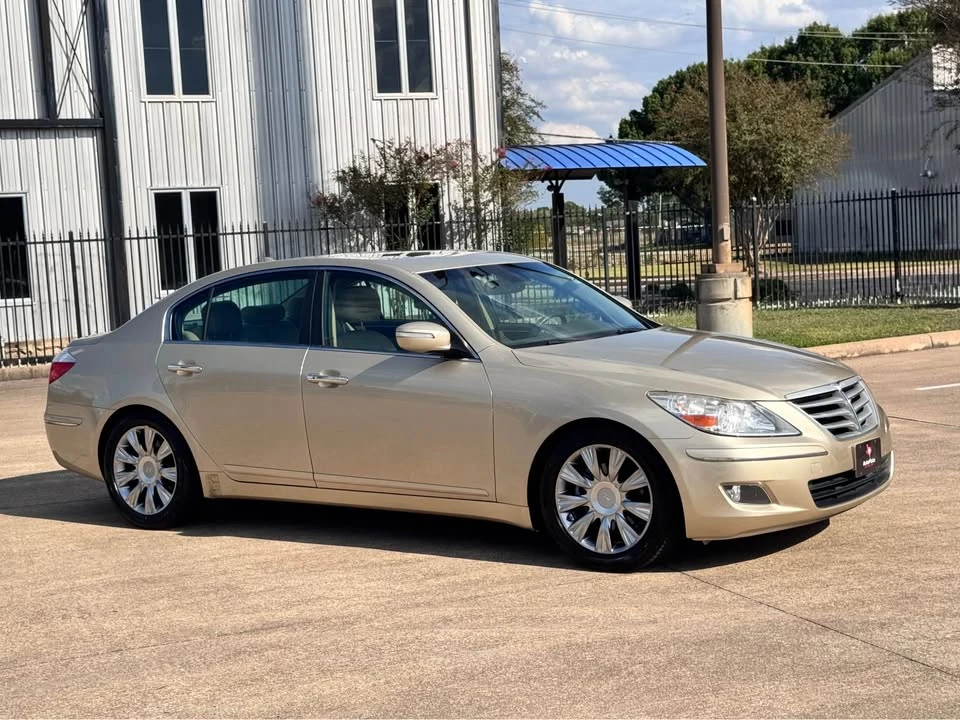 2011 Hyundai Genesis - Image 10 of 20
