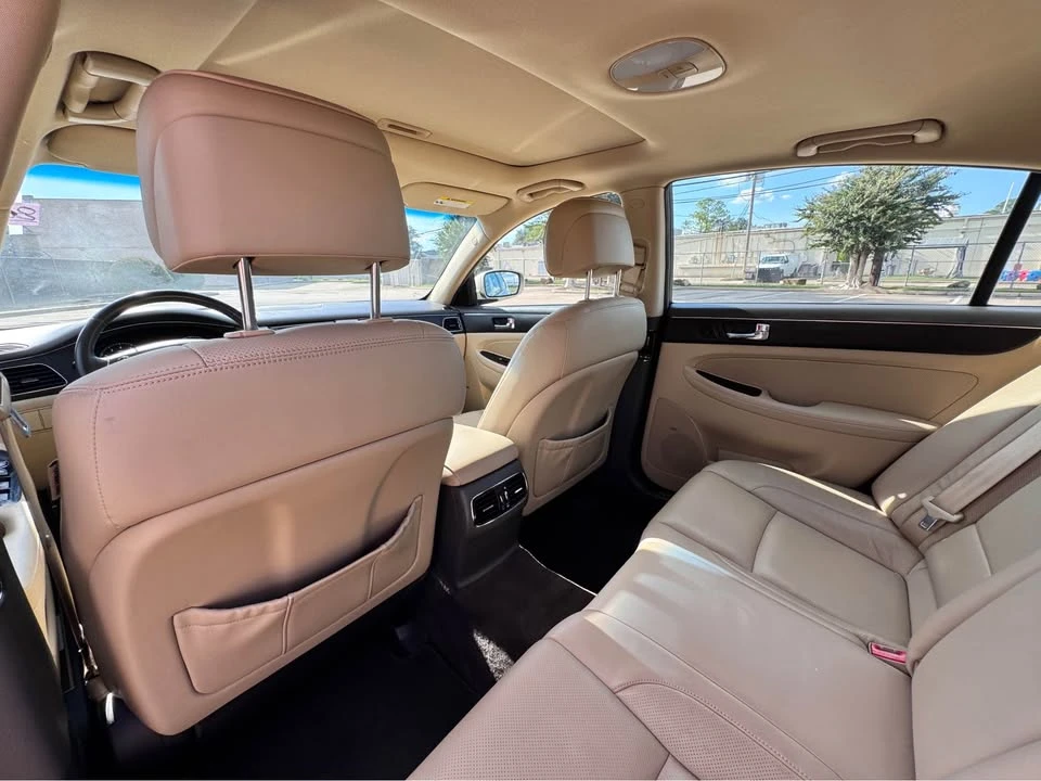 2011 Hyundai Genesis - Image 14 of 20