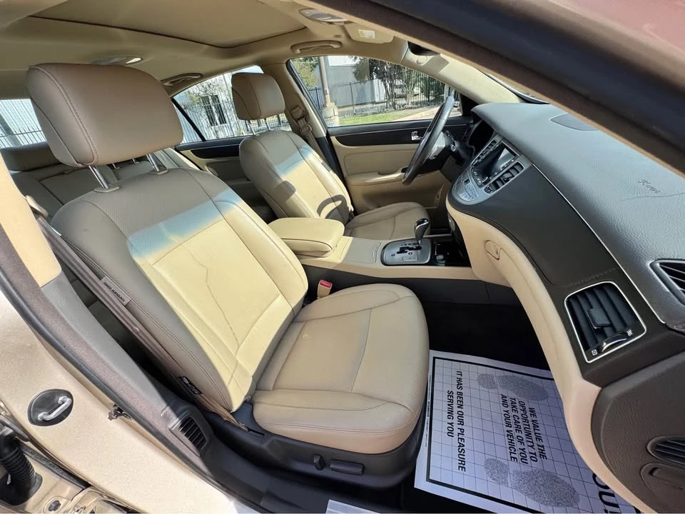2011 Hyundai Genesis - Image 17 of 20