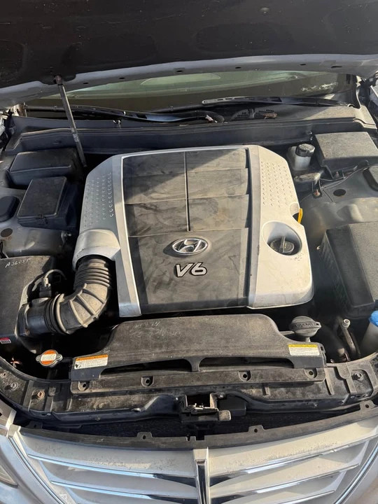 2011 Hyundai Genesis - Image 8 of 11