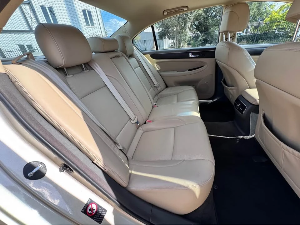 2011 Hyundai Genesis - Image 15 of 20