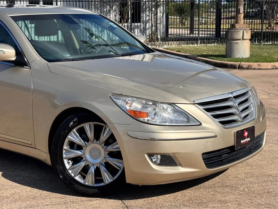 2011 Hyundai Genesis - Image 2 of 20