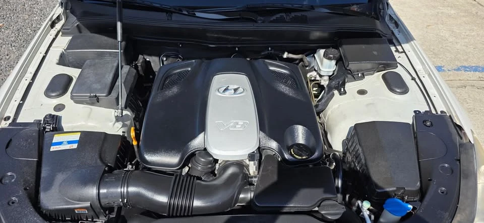 2011 Hyundai Genesis - Image 9 of 20