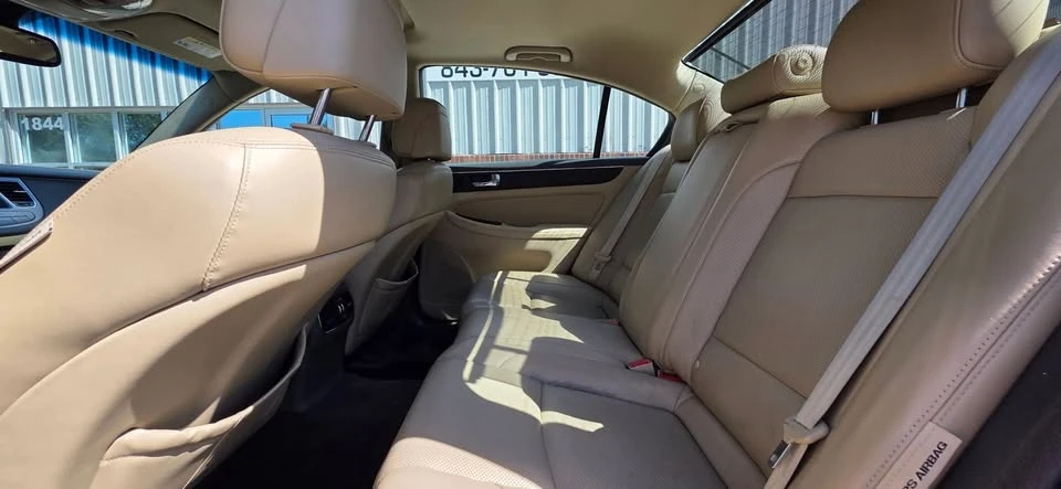 2011 Hyundai Genesis - Image 19 of 20