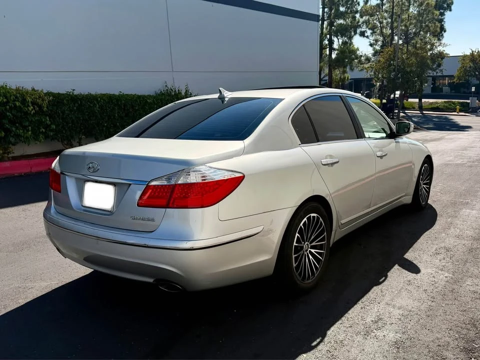2011 Hyundai Genesis - Image 6 of 11
