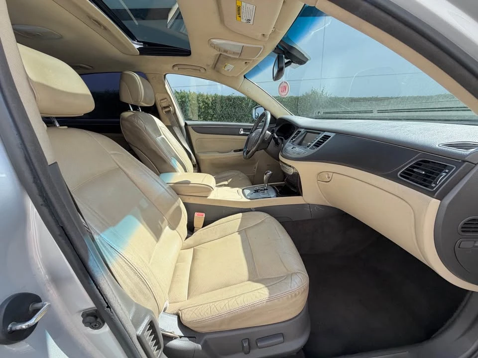 2011 Hyundai Genesis - Image 10 of 11