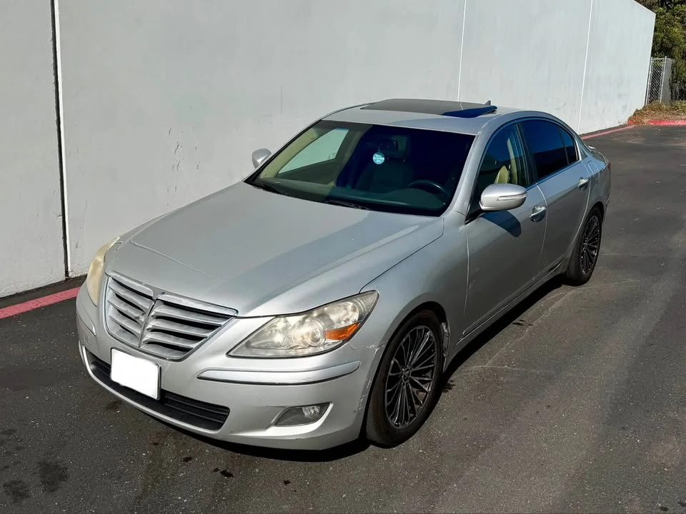 2011 Hyundai Genesis - Image 5 of 11
