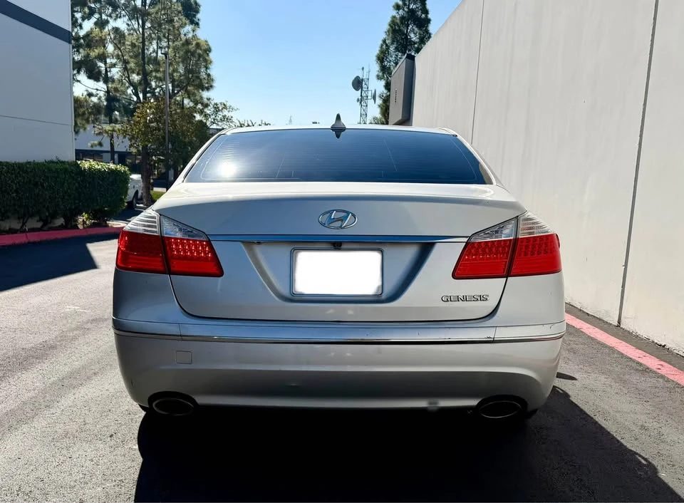 2011 Hyundai Genesis - Image 7 of 11