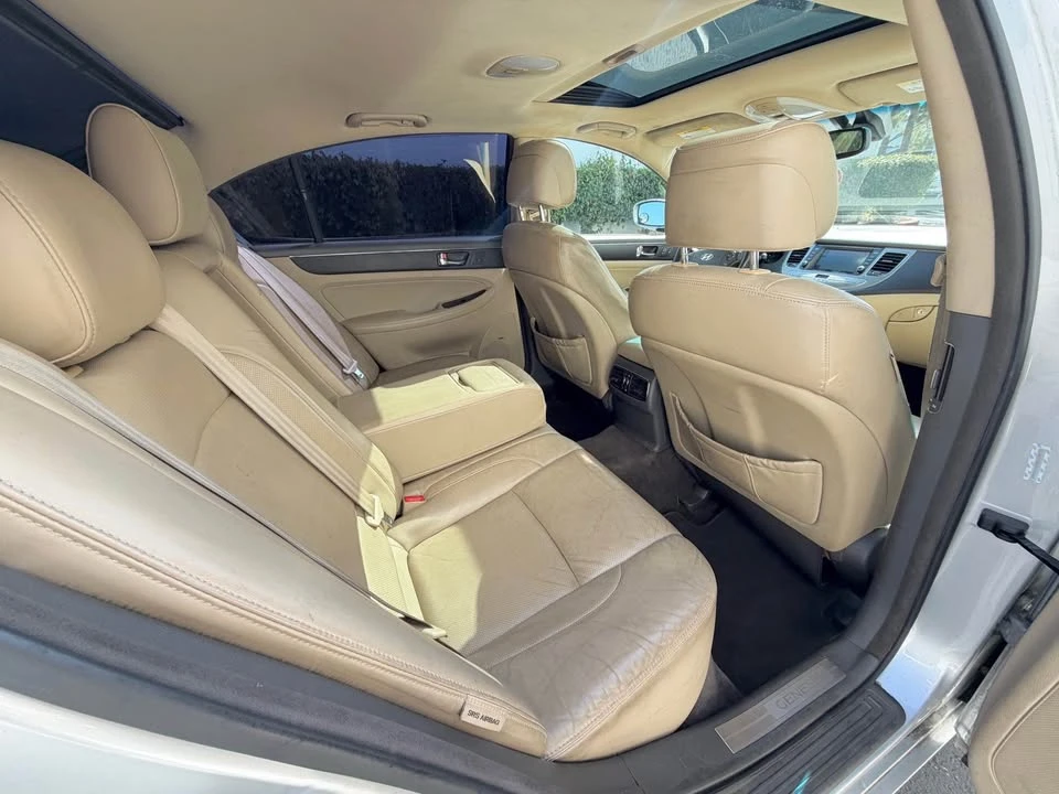 2011 Hyundai Genesis - Image 9 of 11