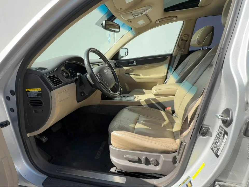 2011 Hyundai Genesis - Image 8 of 11