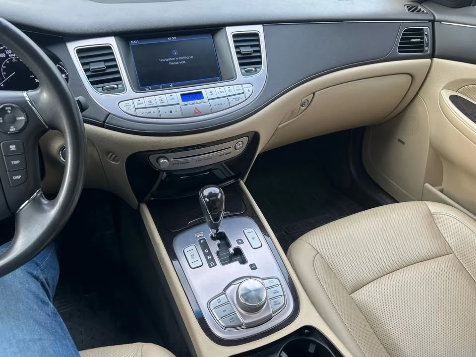 2011 Hyundai Genesis - Image 10 of 11