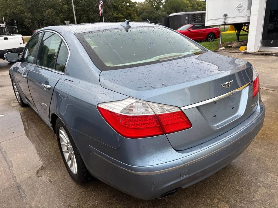 2011 Hyundai Genesis - Image 3 of 4