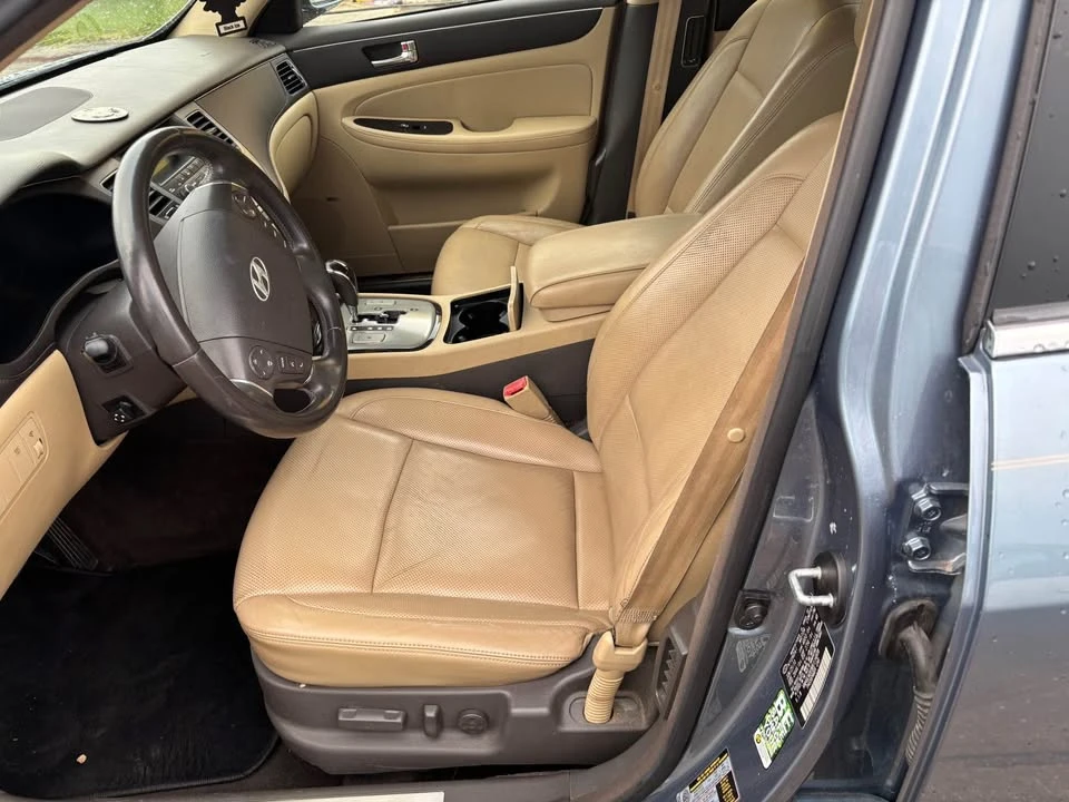 2011 Hyundai Genesis - Image 4 of 4