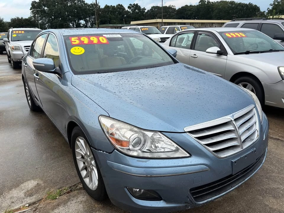 2011 Hyundai Genesis - Image 2 of 4