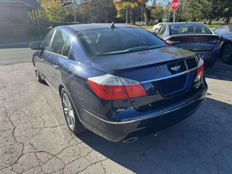 2011 Hyundai Genesis - Image 11 of 20