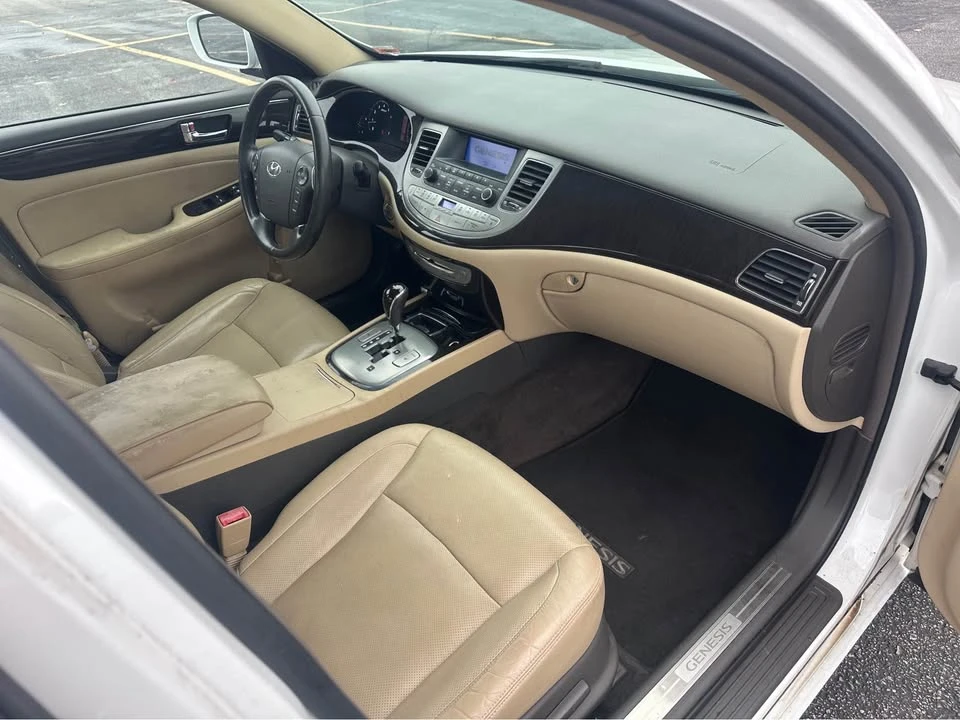 2011 Hyundai Genesis - Image 8 of 15