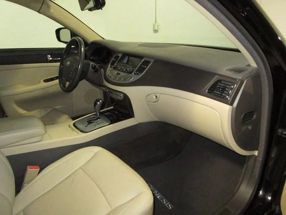2011 Hyundai Genesis - Image 11 of 18