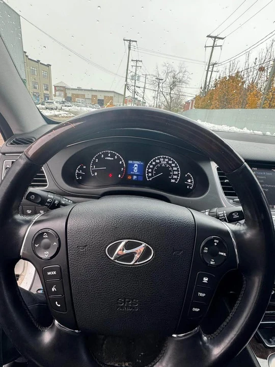 2011 Hyundai Genesis - Image 15 of 17