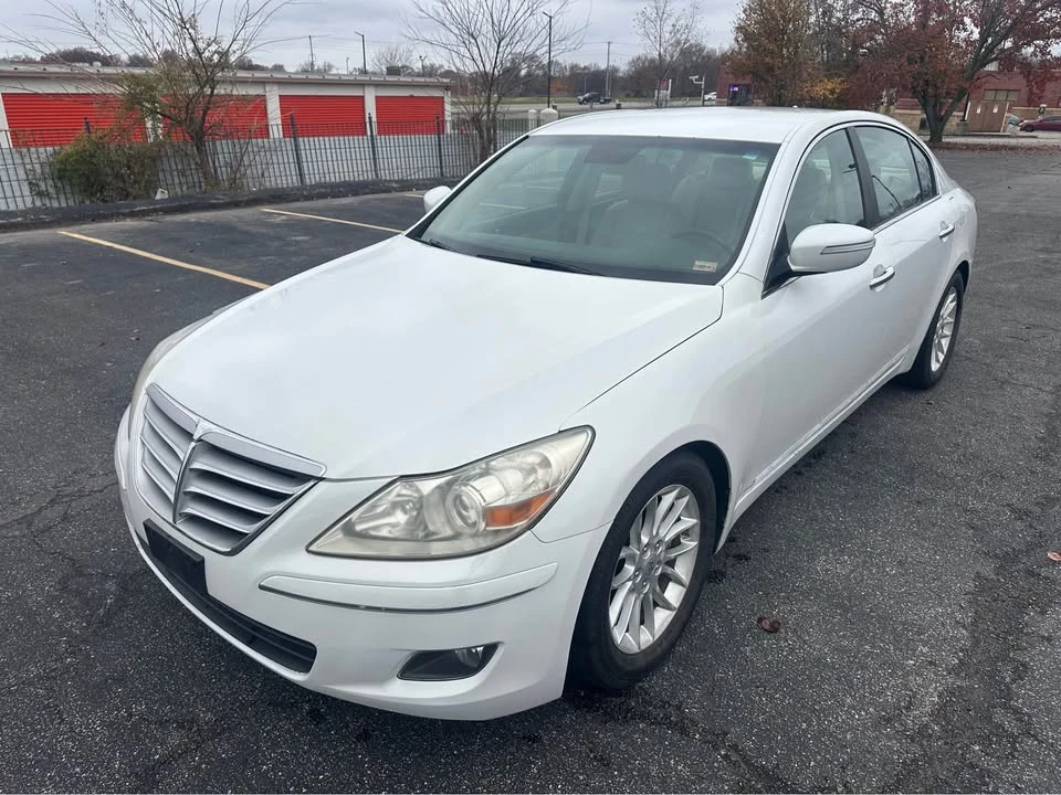 2011 Hyundai Genesis - Image 14 of 15