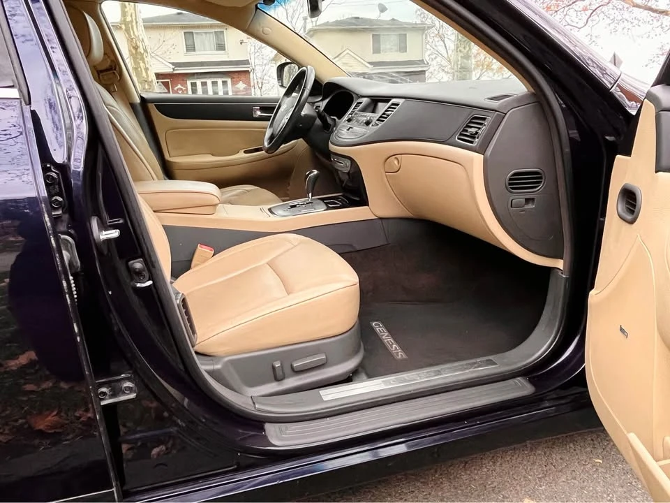 2011 Hyundai Genesis - Image 13 of 18