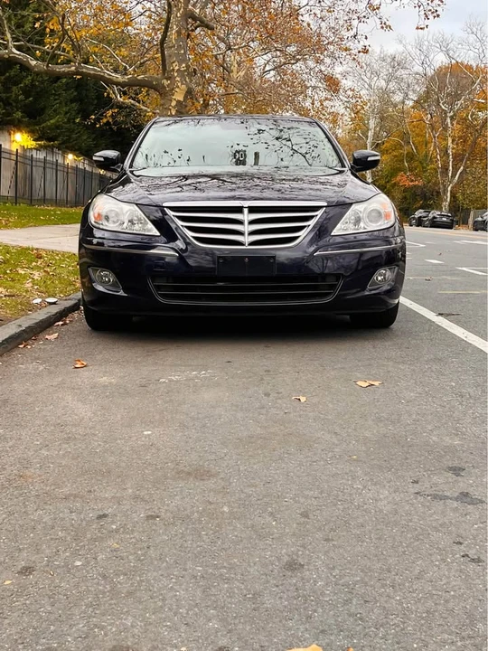 2011 Hyundai Genesis - Image 15 of 18