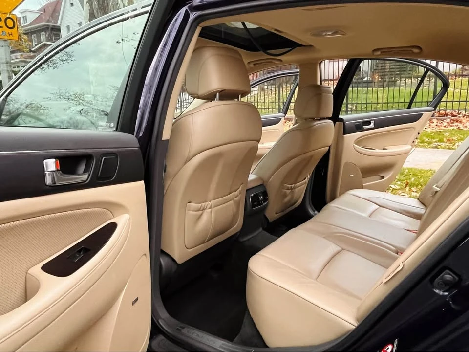 2011 Hyundai Genesis - Image 14 of 18