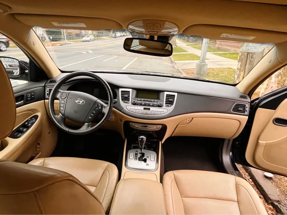 2011 Hyundai Genesis - Image 11 of 18