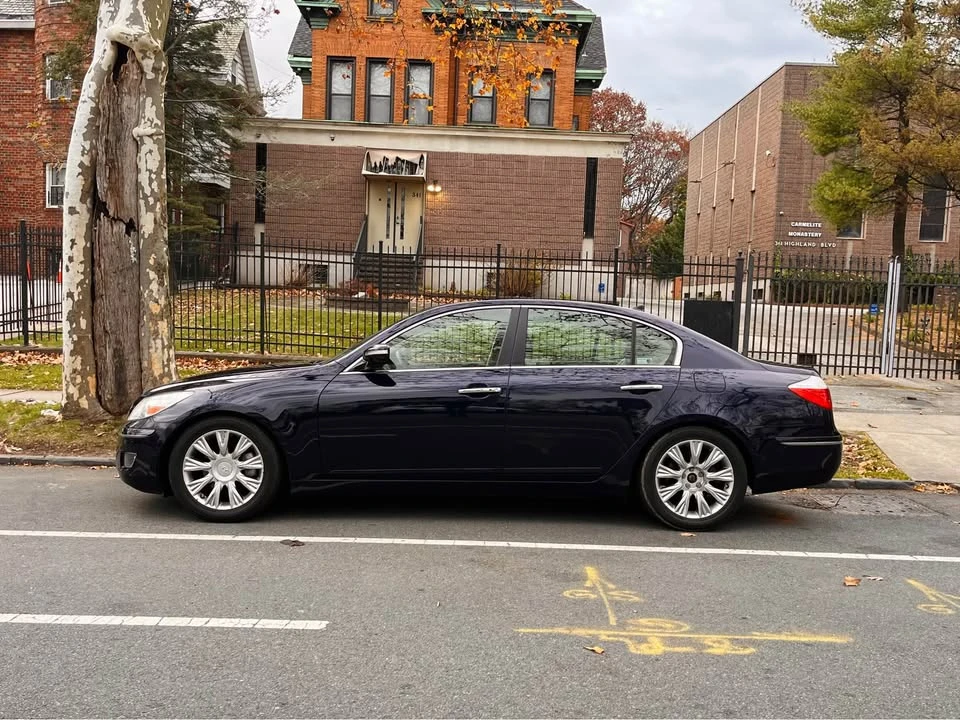 2011 Hyundai Genesis - Image 16 of 18