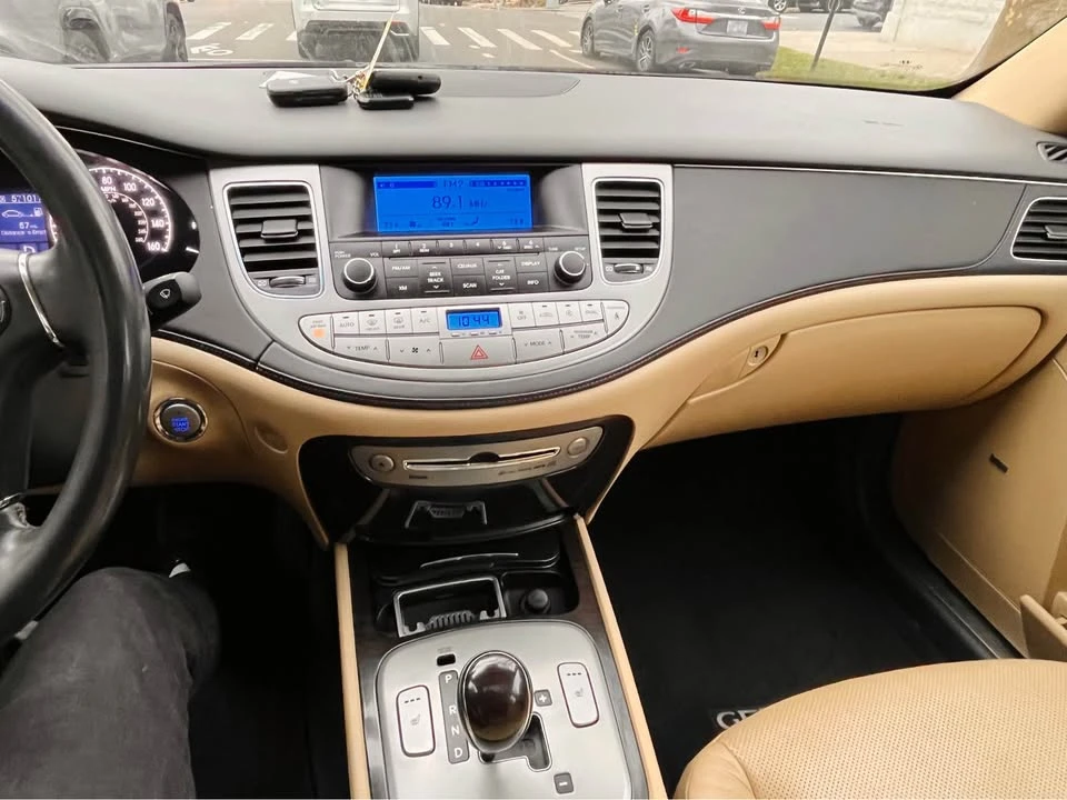 2011 Hyundai Genesis - Image 17 of 18