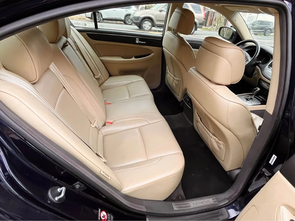 2011 Hyundai Genesis - Image 12 of 18