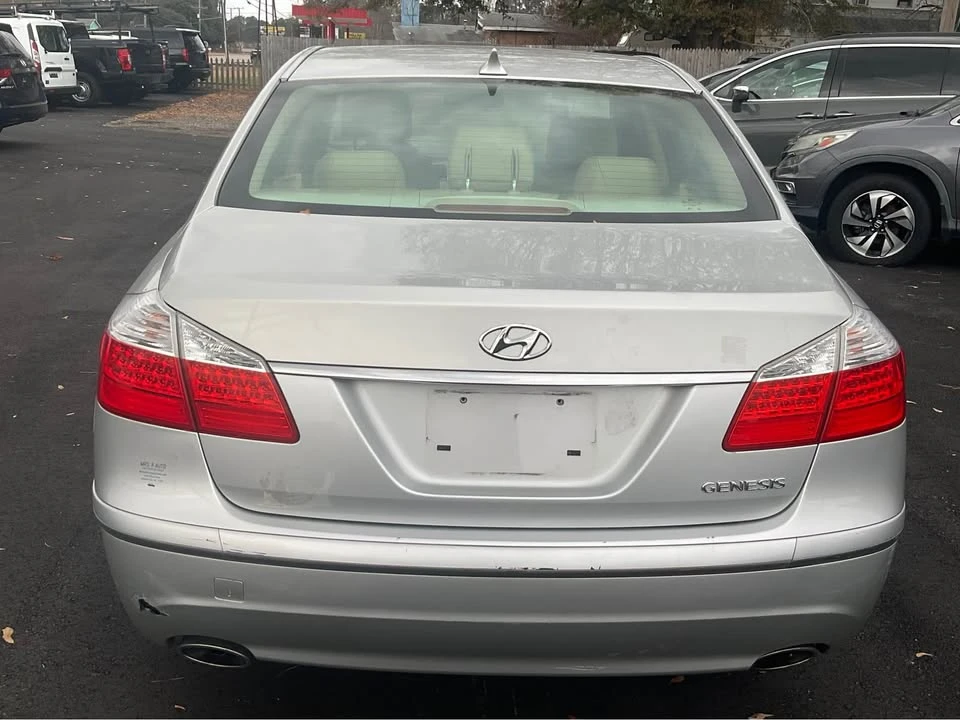 2011 Hyundai Genesis - Image 5 of 12