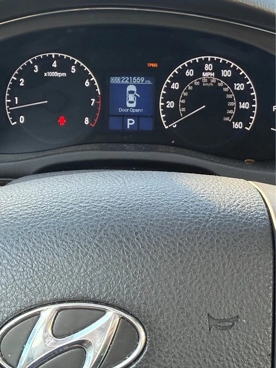 2011 Hyundai Genesis - Image 2 of 2