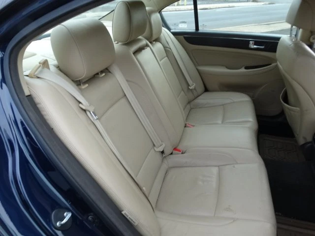 2011 Hyundai Genesis - Image 18 of 20