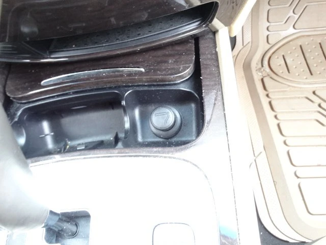 2011 Hyundai Genesis - Image 13 of 20