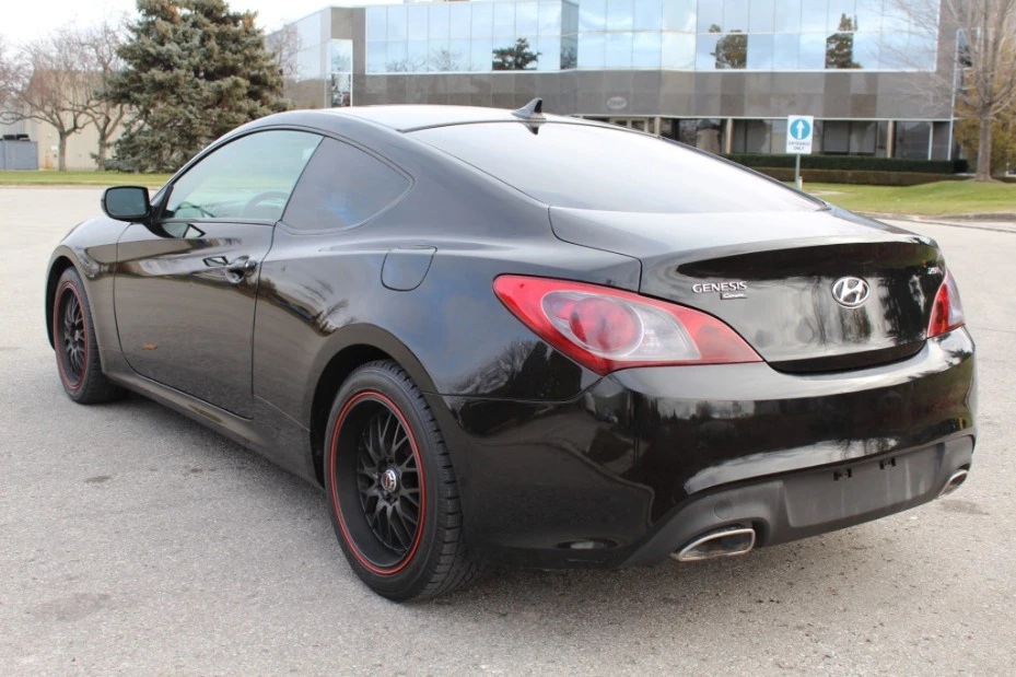 2011 Hyundai Genesis - Image 5 of 15