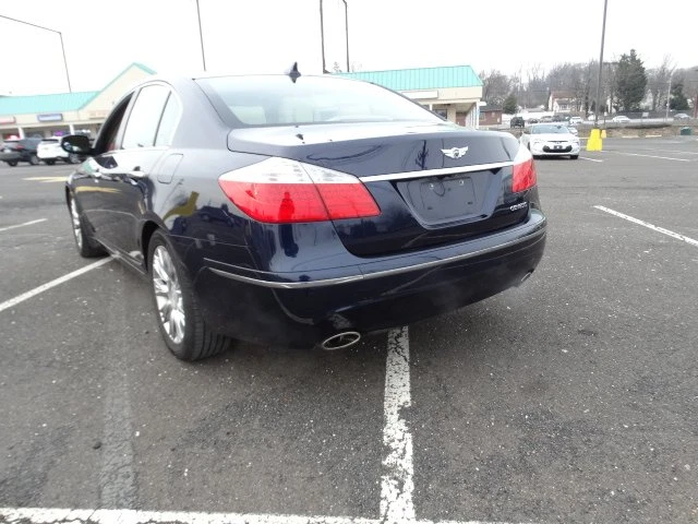 2011 Hyundai Genesis - Image 2 of 20