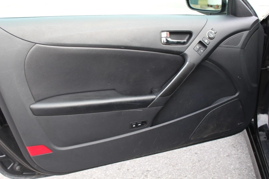 2011 Hyundai Genesis - Image 15 of 15