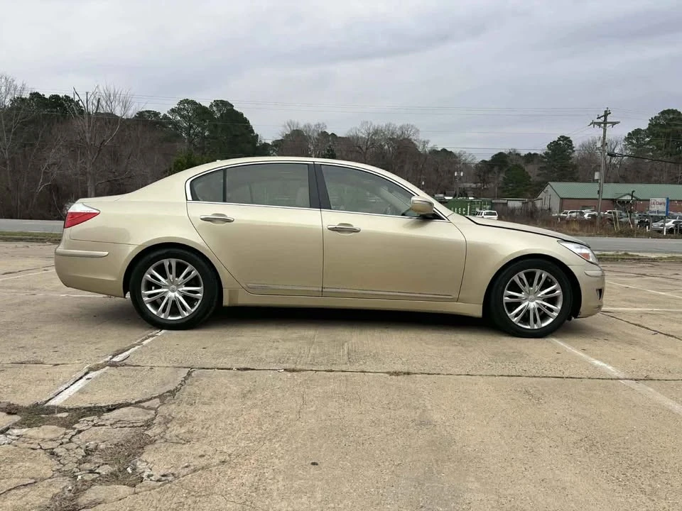 2011 Hyundai Genesis - Image 8 of 9
