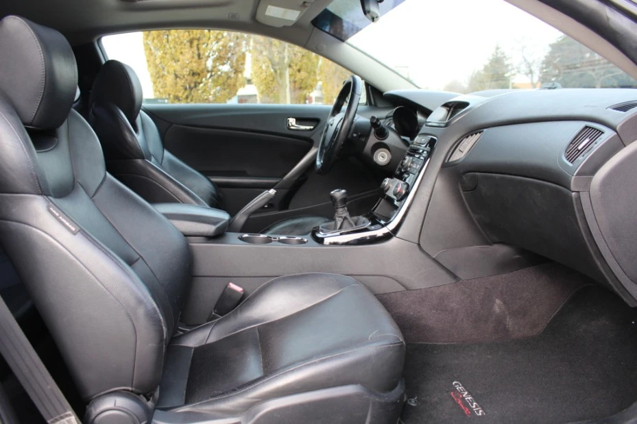 2011 Hyundai Genesis - Image 10 of 15