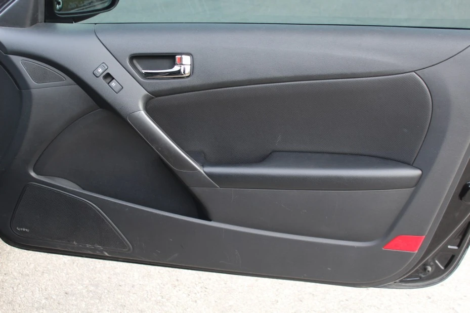 2011 Hyundai Genesis - Image 8 of 15