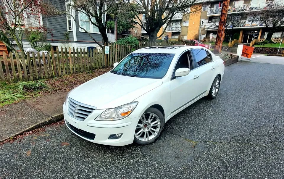 2011 Hyundai Genesis - Image 19 of 20