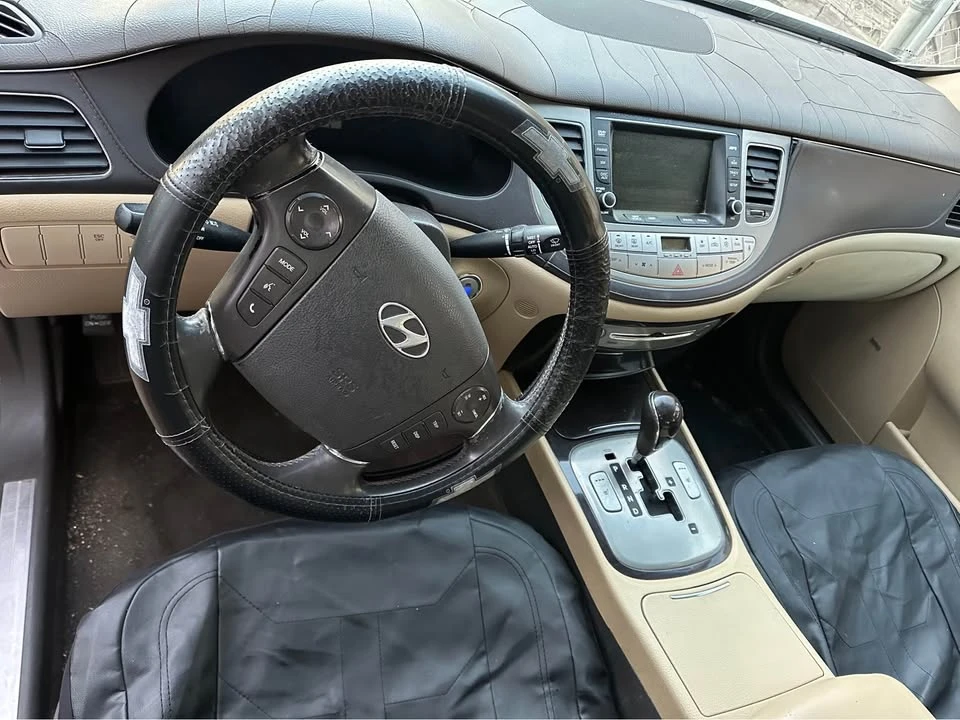 2011 Hyundai Genesis - Image 5 of 7