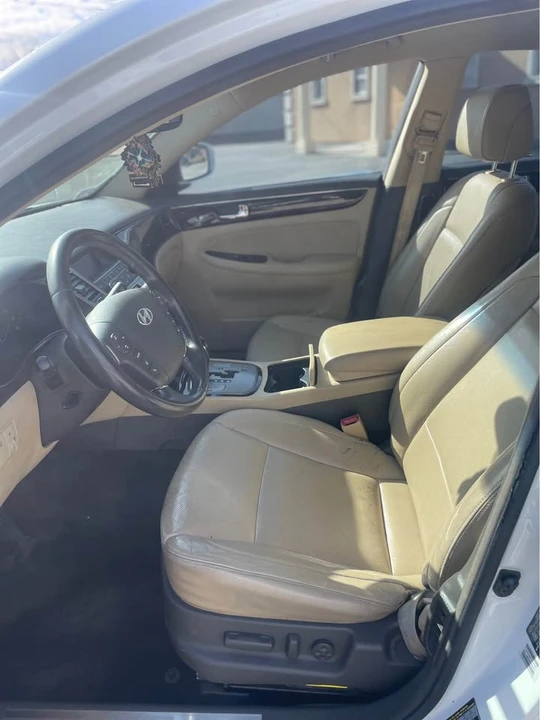 2011 Hyundai Genesis - Image 5 of 9