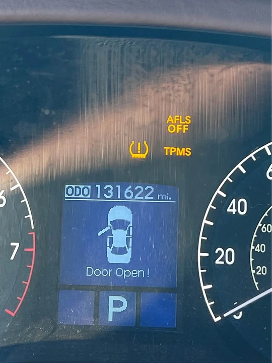 2011 Hyundai Genesis - Image 7 of 7